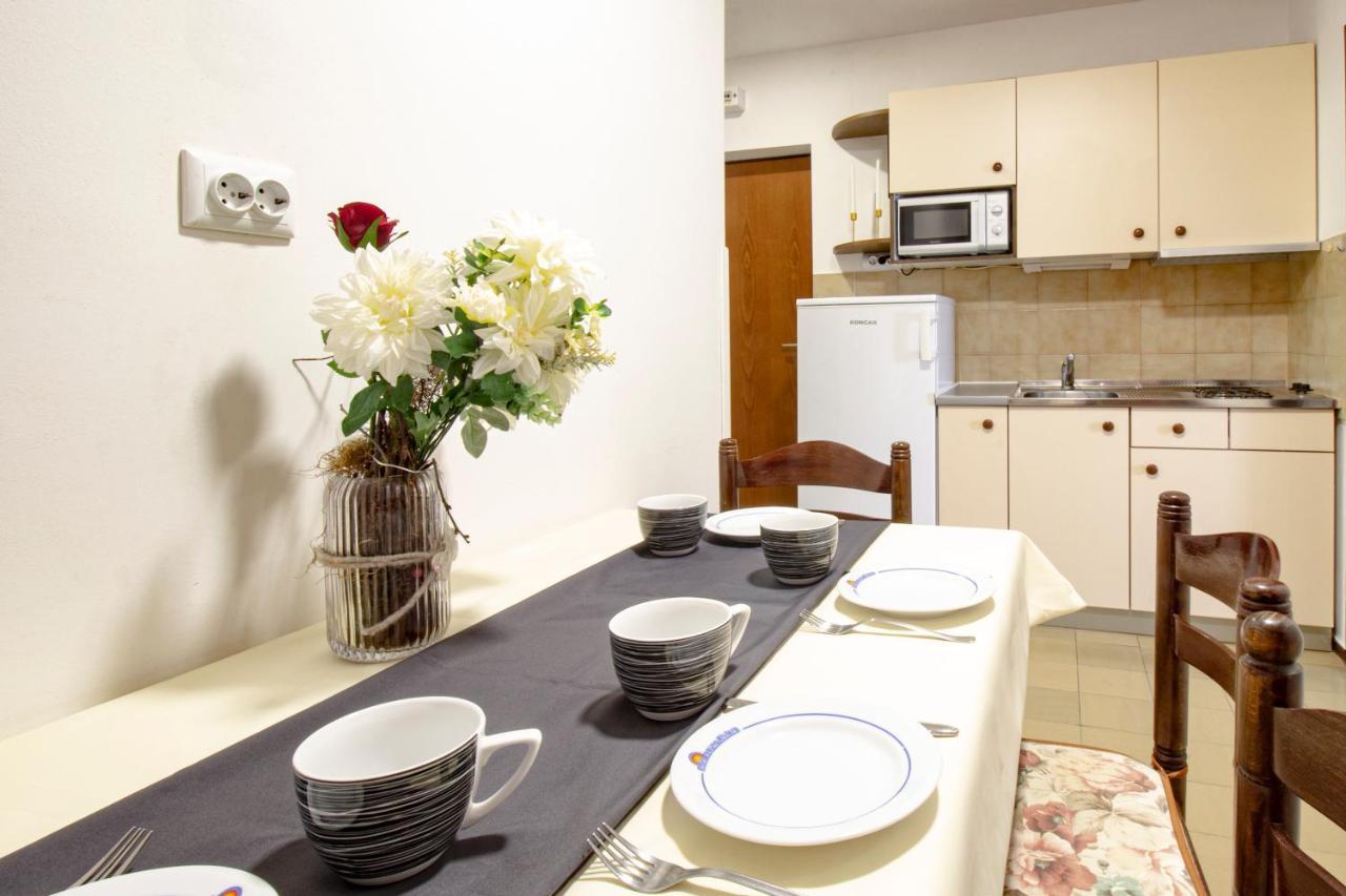 Galapagus Privat Beach & Boat Dock Appartement Metajna Buitenkant foto