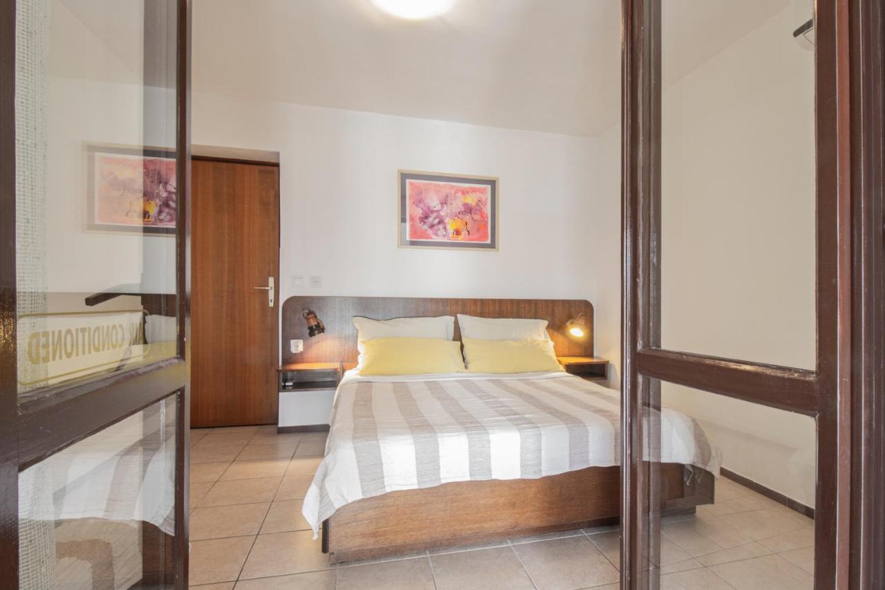 Galapagus Privat Beach & Boat Dock Appartement Metajna Buitenkant foto